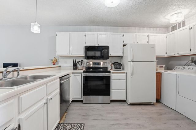 3040 Shields Drive 104, Eagan, MN 55121