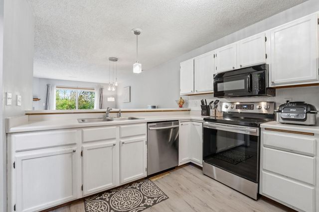 3040 Shields Drive 104, Eagan, MN 55121