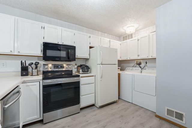 3040 Shields Drive 104, Eagan, MN 55121