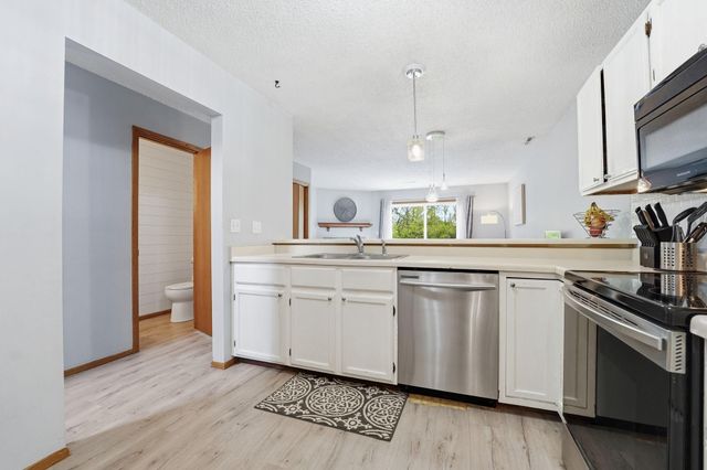 3040 Shields Drive 104, Eagan, MN 55121