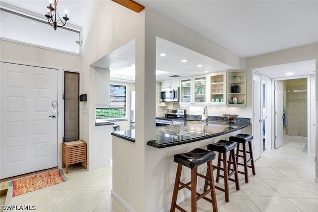 4092 Belair LN 15, Naples, FL 34103