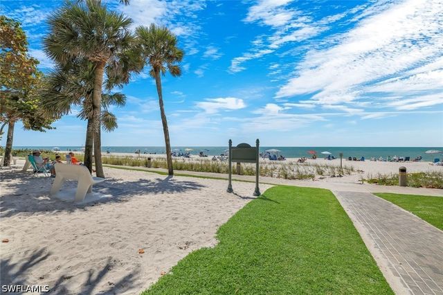 4092 Belair LN 15, Naples, FL 34103