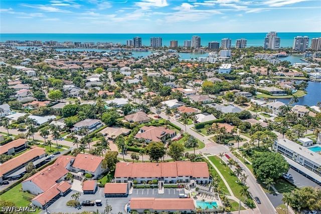 4092 Belair LN 15, Naples, FL 34103