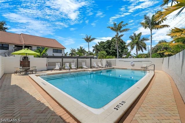 4092 Belair LN 15, Naples, FL 34103