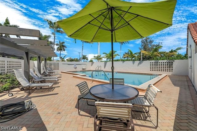 4092 Belair LN 15, Naples, FL 34103