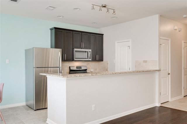 11137 Bright Leaf TER 11137, Austin, TX 78748