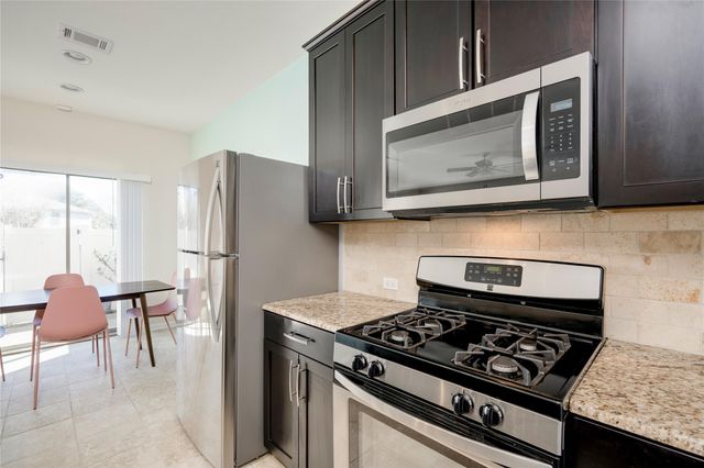 11137 Bright Leaf TER 11137, Austin, TX 78748