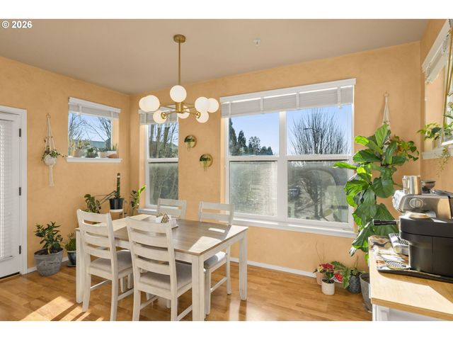 2754 Nw KENNEDY Ct, Portland, OR 97229