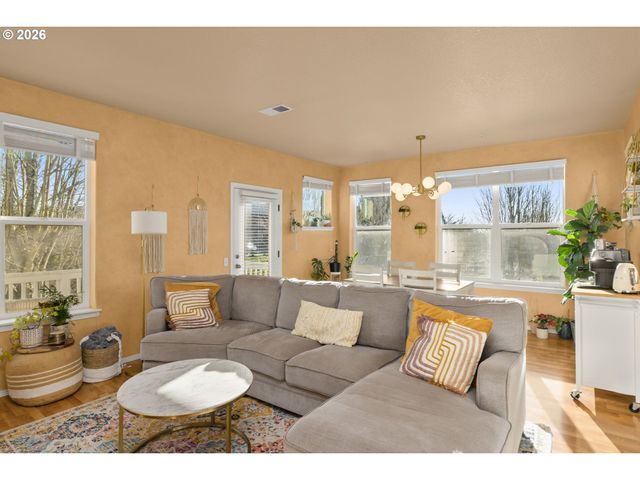 2754 Nw KENNEDY Ct, Portland, OR 97229