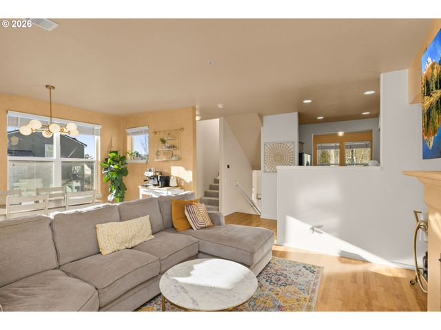 2754 Nw KENNEDY Ct, Portland, OR 97229