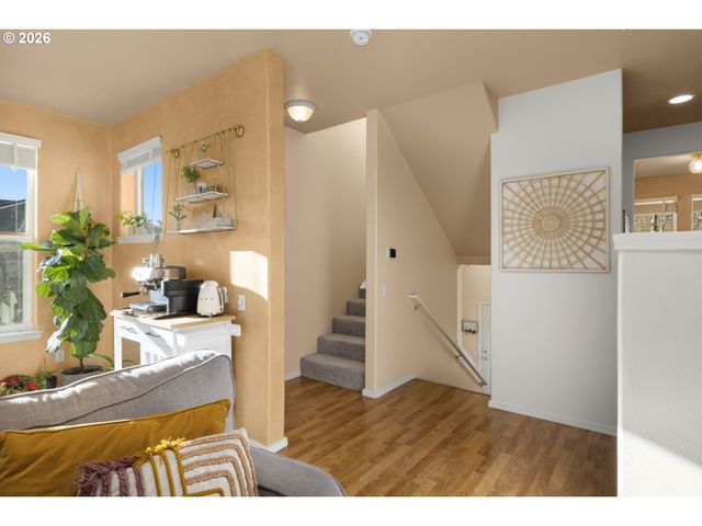 2754 Nw KENNEDY Ct, Portland, OR 97229