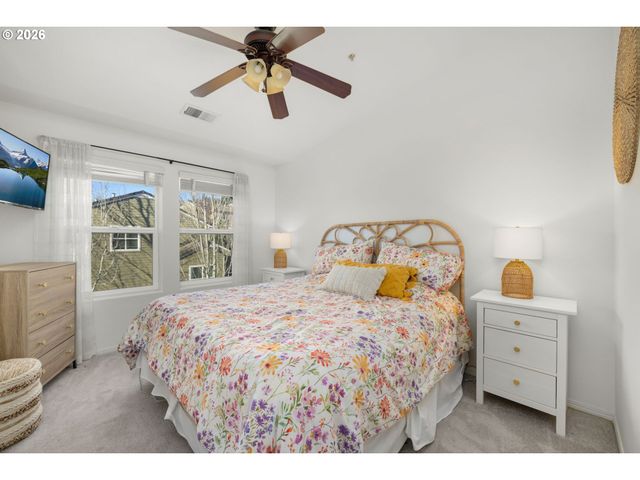 2754 Nw KENNEDY Ct, Portland, OR 97229