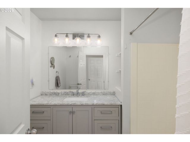 2754 Nw KENNEDY Ct, Portland, OR 97229