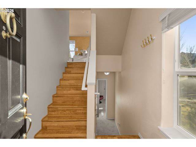 2754 Nw KENNEDY Ct, Portland, OR 97229