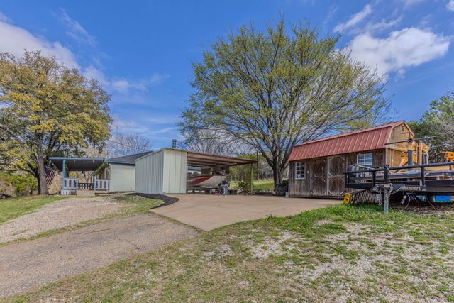 173 Bosque Bend Lane, China Spring, TX 76633