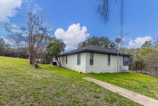 173 Bosque Bend Lane, China Spring, TX 76633