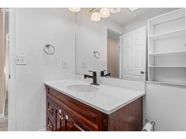 13136 Sw CHIMNEY RIDGE St, Portland, OR 97223