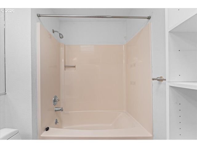 13136 Sw CHIMNEY RIDGE St, Portland, OR 97223