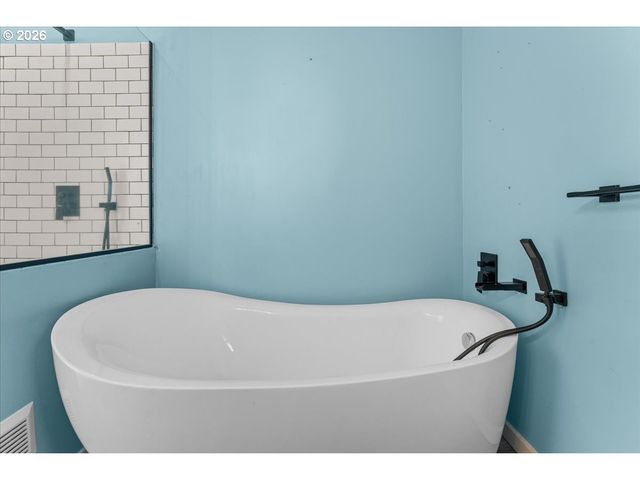 13136 Sw CHIMNEY RIDGE St, Portland, OR 97223