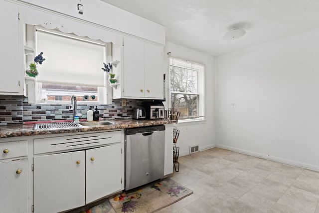 3025 W Rosemont Avenue, Chicago, IL 60659