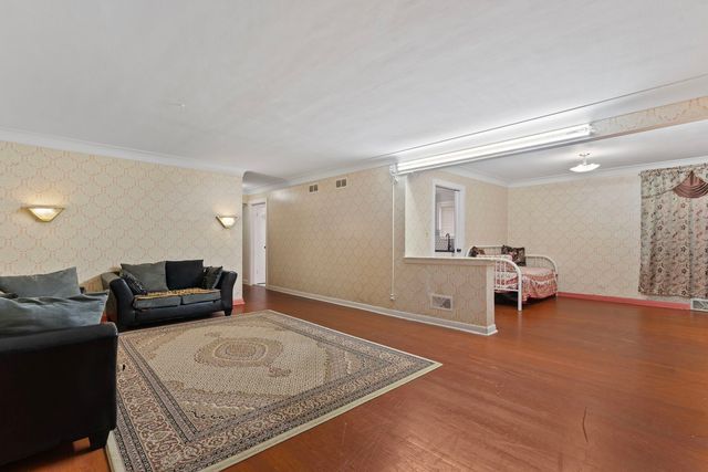 3025 W Rosemont Avenue, Chicago, IL 60659