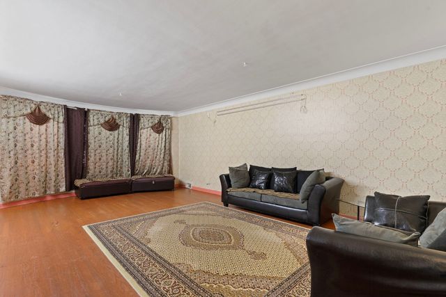 3025 W Rosemont Avenue, Chicago, IL 60659