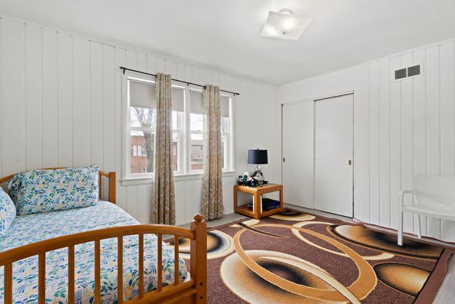 3025 W Rosemont Avenue, Chicago, IL 60659