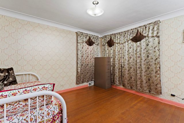 3025 W Rosemont Avenue, Chicago, IL 60659