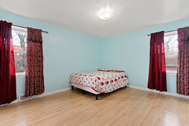 3025 W Rosemont Avenue, Chicago, IL 60659