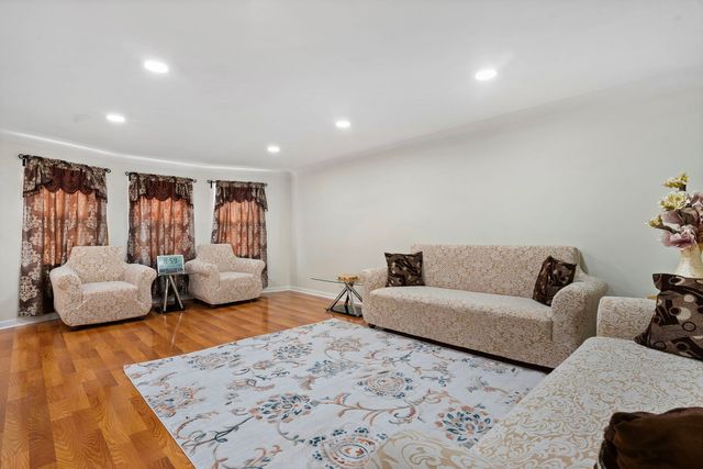 3025 W Rosemont Avenue, Chicago, IL 60659