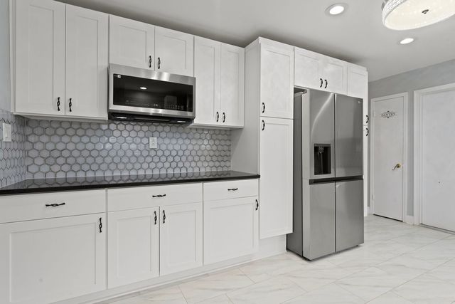 3025 W Rosemont Avenue, Chicago, IL 60659