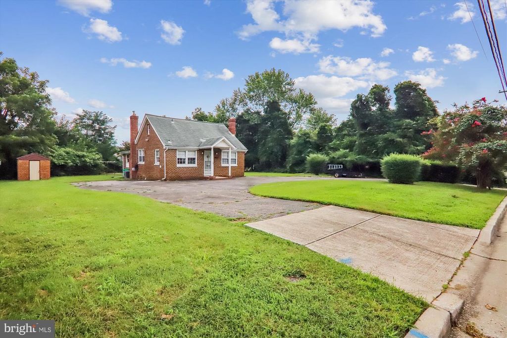 7001 PRESLEY RD, Lanham, MD 20706