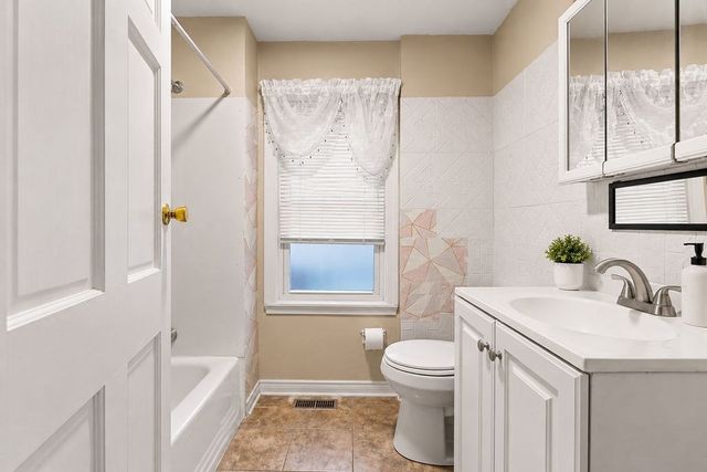 60 Newton St, New Bedford, MA 02740