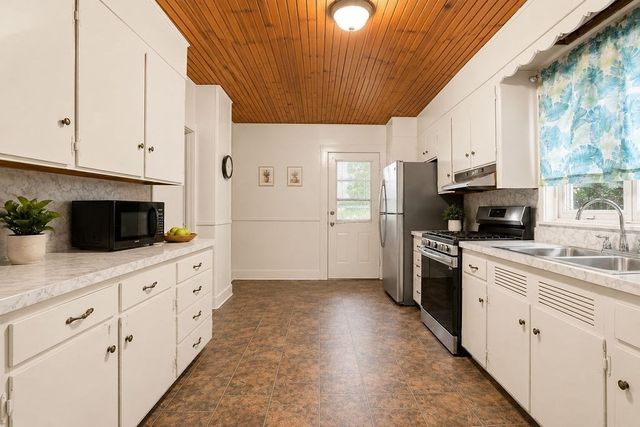 60 Newton St, New Bedford, MA 02740