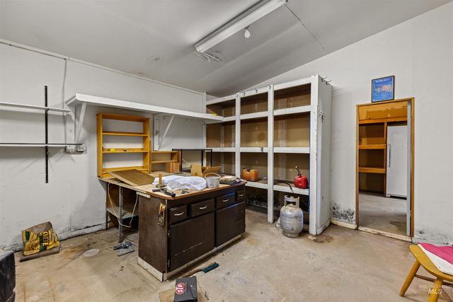 2724 Airport Ave, Caldwell, ID 83605