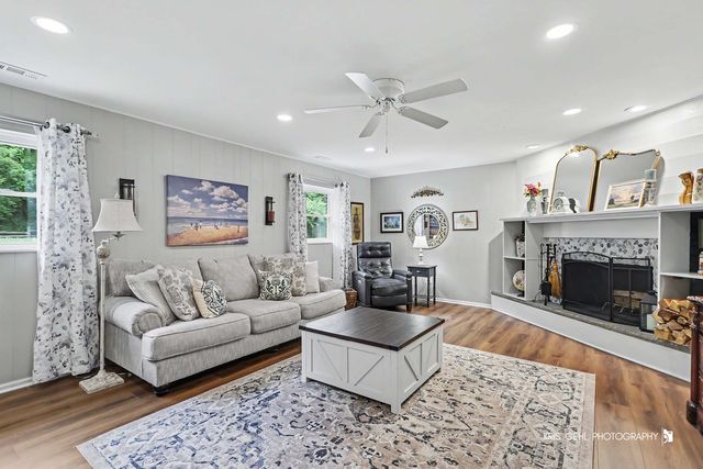 44 N Lake Avenue, Third Lake, IL 60030