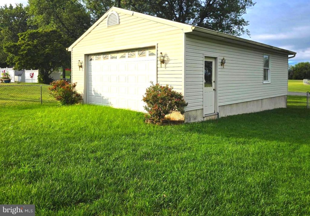 7252 MEADOW LN, Baltimore, MD 21222
