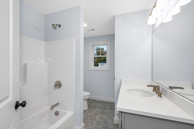 15 Norris Rd, Tyngsborough, MA 01879