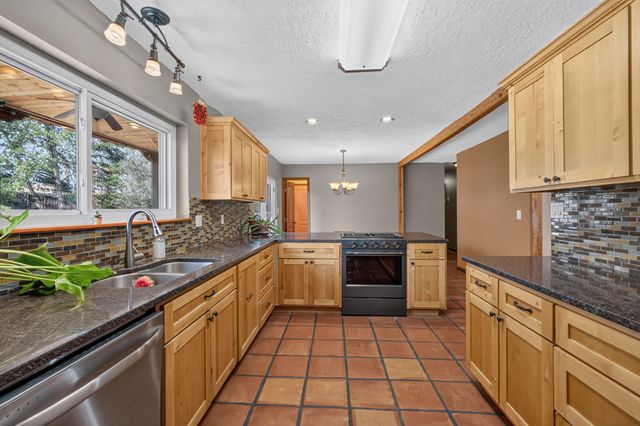 911 Palmas Altas Drive SE, Rio Rancho, NM 87124