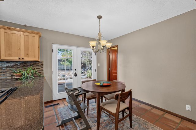 911 Palmas Altas Drive SE, Rio Rancho, NM 87124