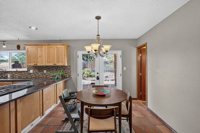 911 Palmas Altas Drive SE, Rio Rancho, NM 87124
