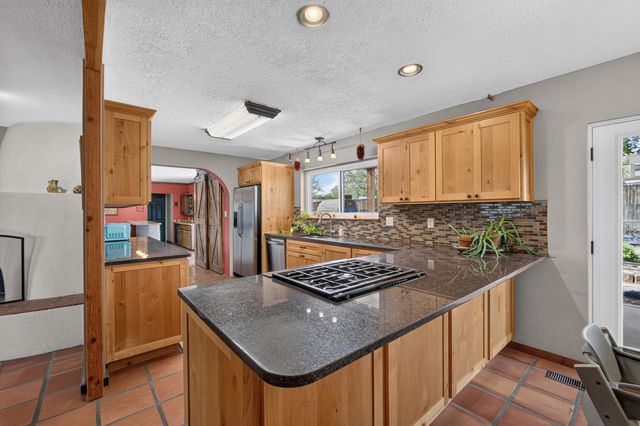 911 Palmas Altas Drive SE, Rio Rancho, NM 87124