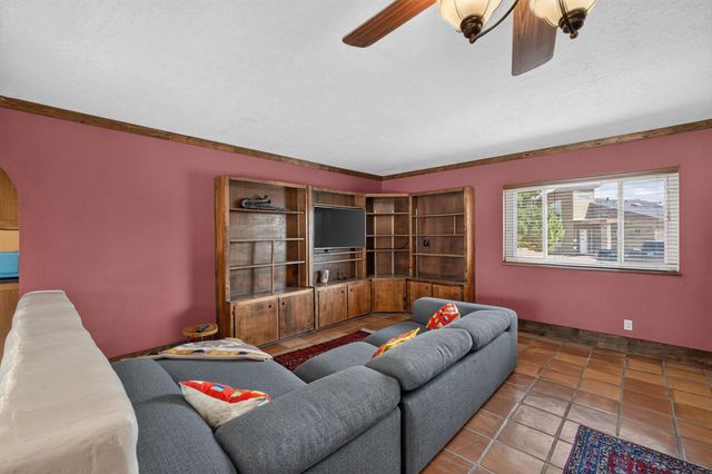 911 Palmas Altas Drive SE, Rio Rancho, NM 87124