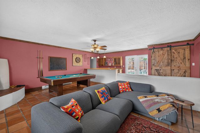 911 Palmas Altas Drive SE, Rio Rancho, NM 87124