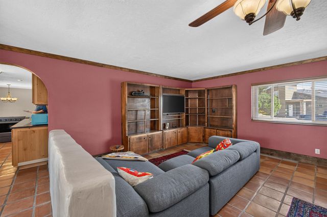 911 Palmas Altas Drive SE, Rio Rancho, NM 87124