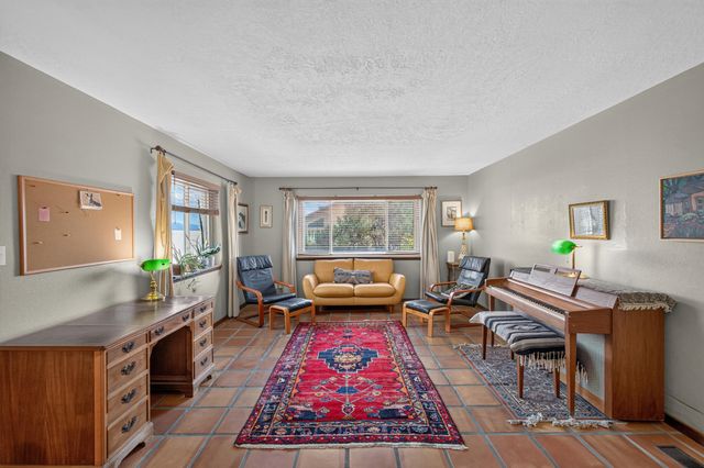 911 Palmas Altas Drive SE, Rio Rancho, NM 87124