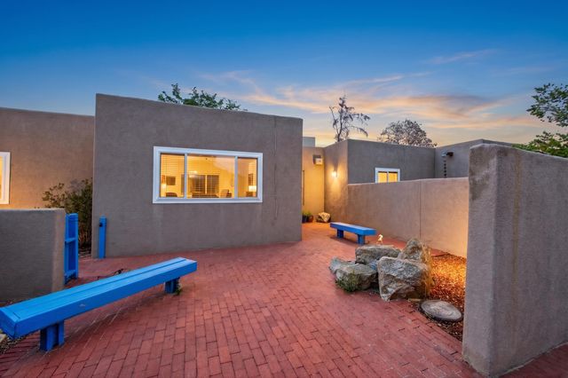 911 Palmas Altas Drive SE, Rio Rancho, NM 87124