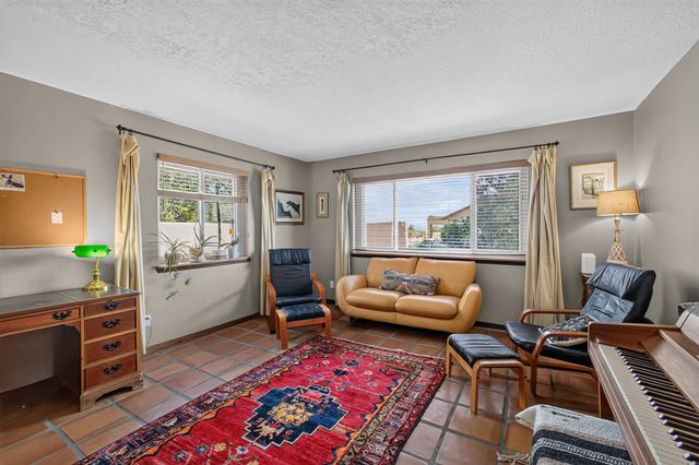 911 Palmas Altas Drive SE, Rio Rancho, NM 87124