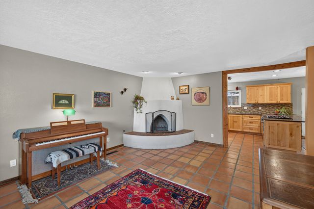 911 Palmas Altas Drive SE, Rio Rancho, NM 87124