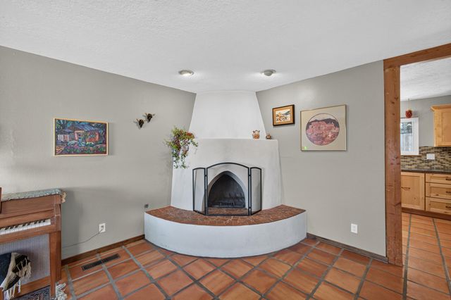911 Palmas Altas Drive SE, Rio Rancho, NM 87124